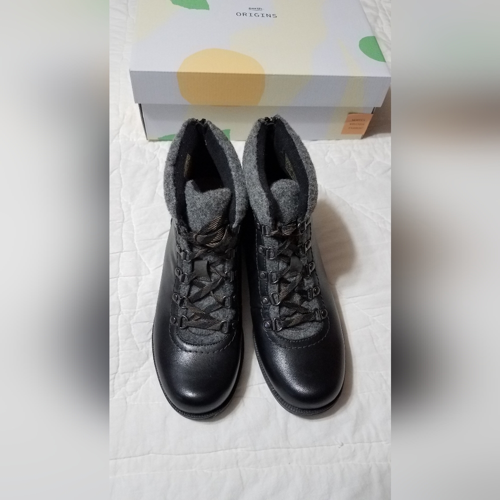 Earth Origins Randi Rex black leather lace-up back zip ankle boot 9.5 Ne…
